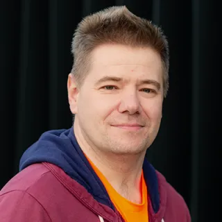 Matthew  Holt